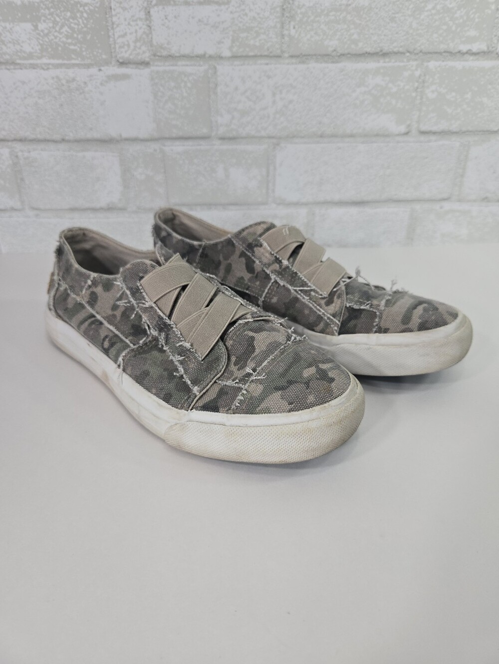 Blowfish camo‎ print shoes